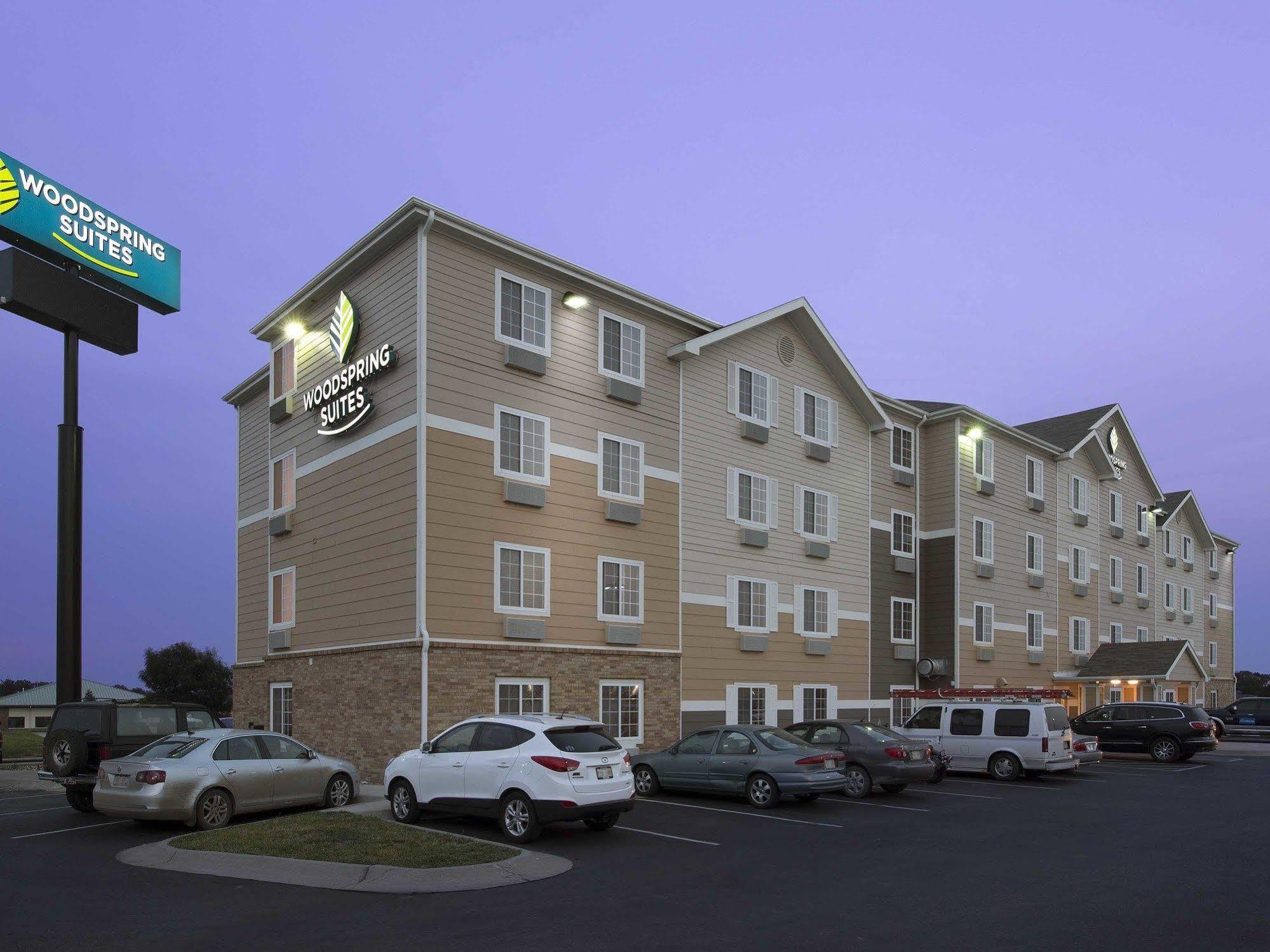 Woodspring Suites Lincoln Northeast I-80 외부 사진